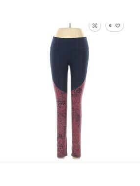 Under Armour Women's Active Pants Size M  Pink Snake